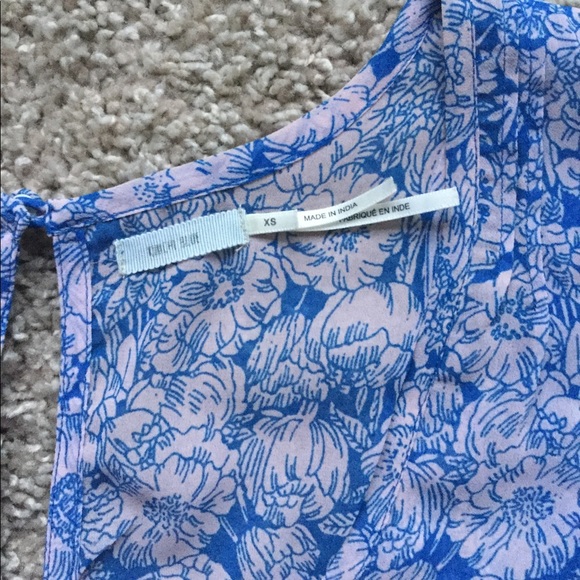 Light Flower Blouse - Picture 2 of 7